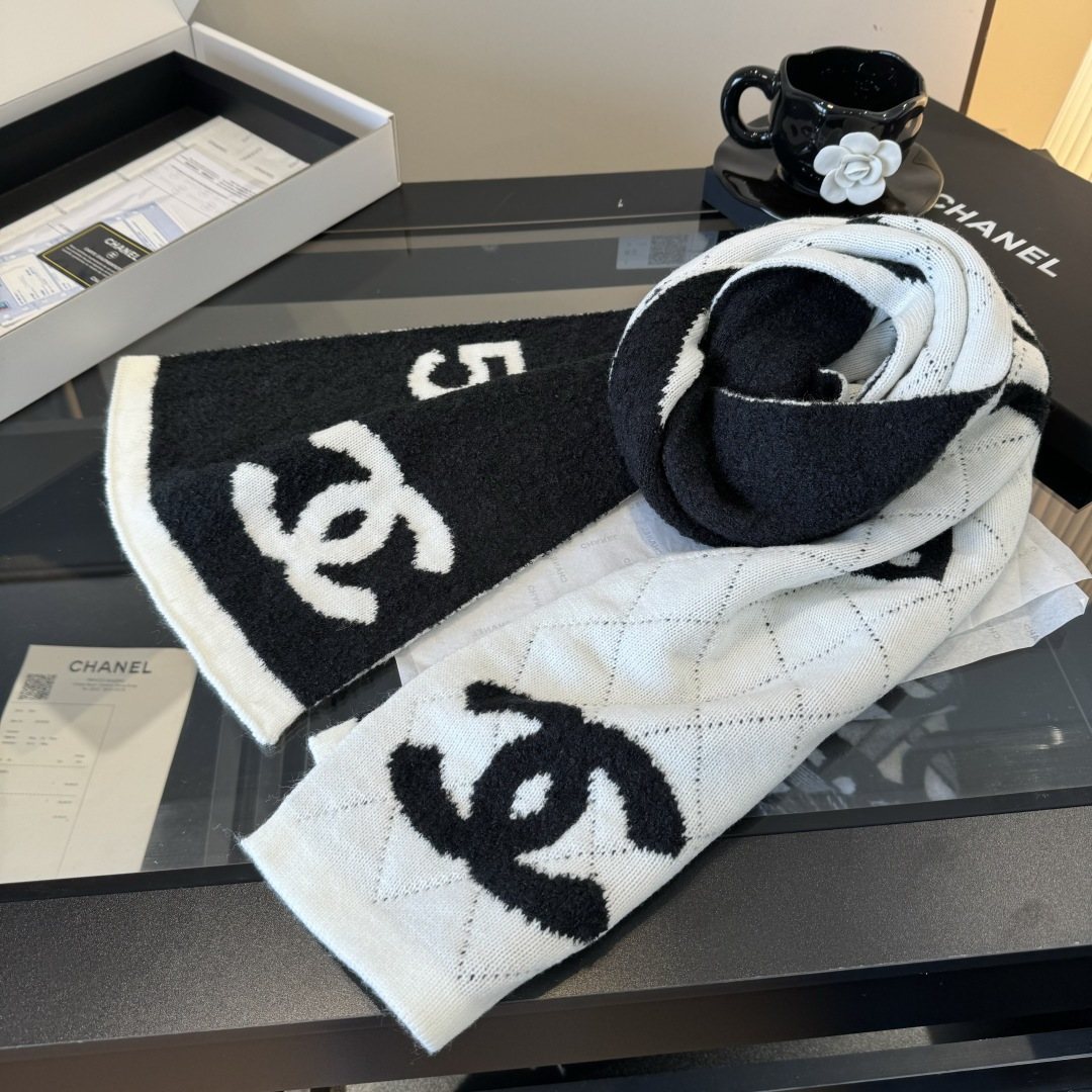 Chanel Logo Motif Knit Scarf
